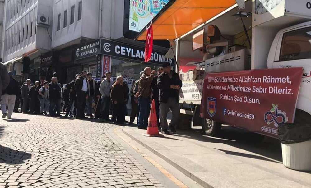 Taksici Esnafı 5 Bin Kişilik Lokma Dağıttı