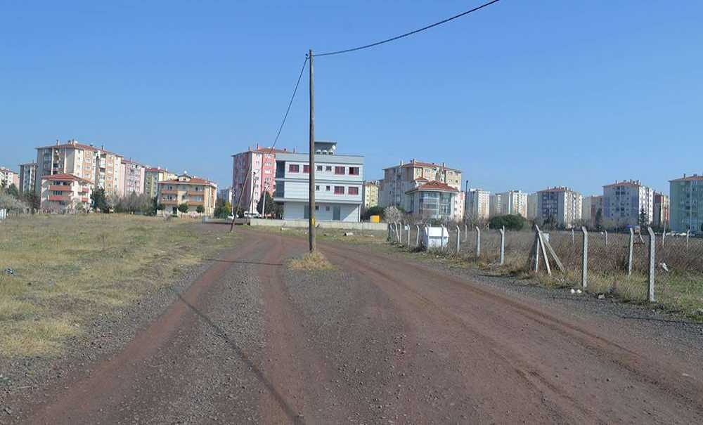 Yolun Ortasında Direğin Ne İşi Var?