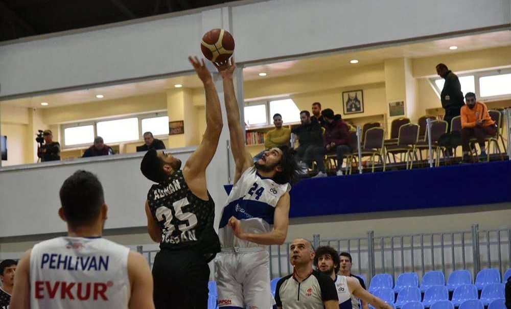 Çbsk Kendi Evinde Mağlup Oldu 62-72