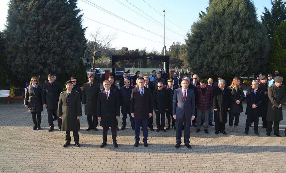 18 Mart'ta Şehitliğe Çelenk Sunuldu