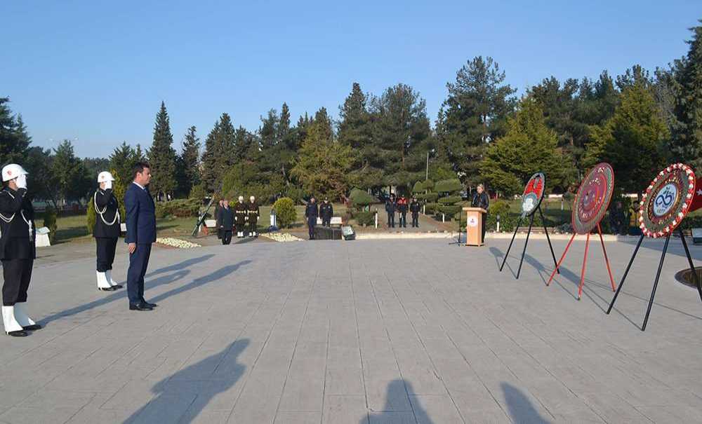 18 Mart'ta Şehitliğe Çelenk Sunuldu