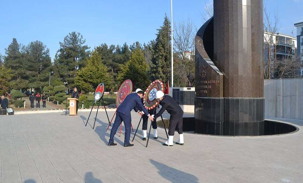 18 Mart'ta Şehitliğe Çelenk Sunuldu