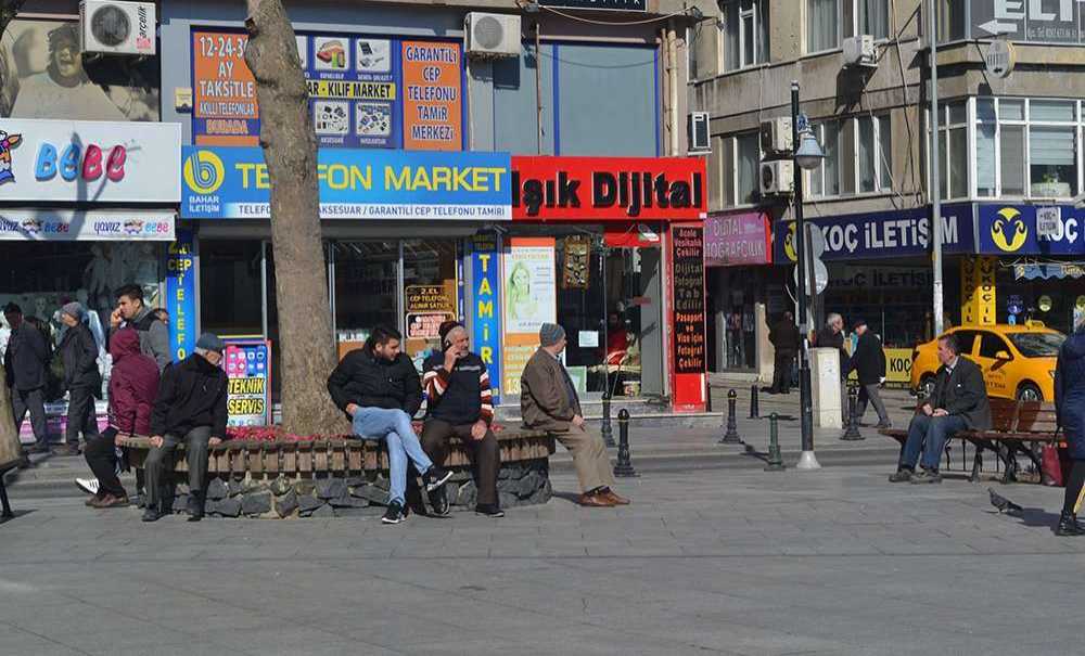 Bazı Yaşlı Vatandaşlar Uyarıları Dikkate Almıyor