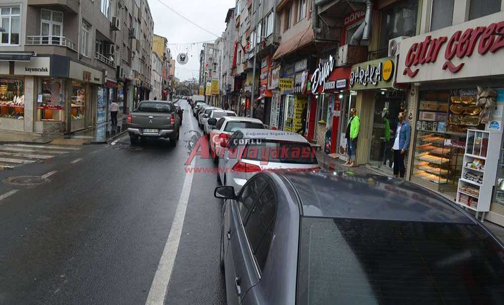 Esnaflar Müşteri Olmayınca Dükkanlarını Kapatıyor