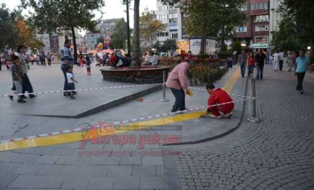 Hasar Gören Zeminler Onarılıyor