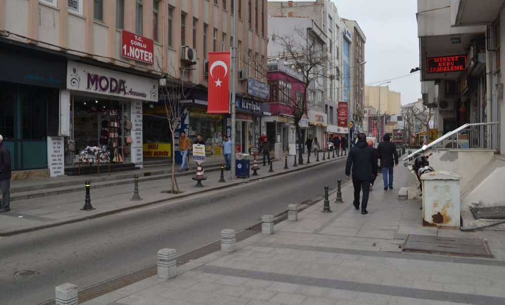 Evde Kal Çağrıları Yeterli Değil