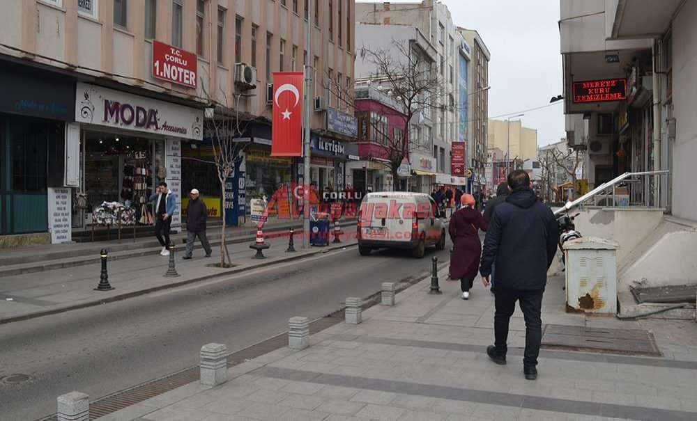 Evde Kal Çağrıları Yeterli Değil