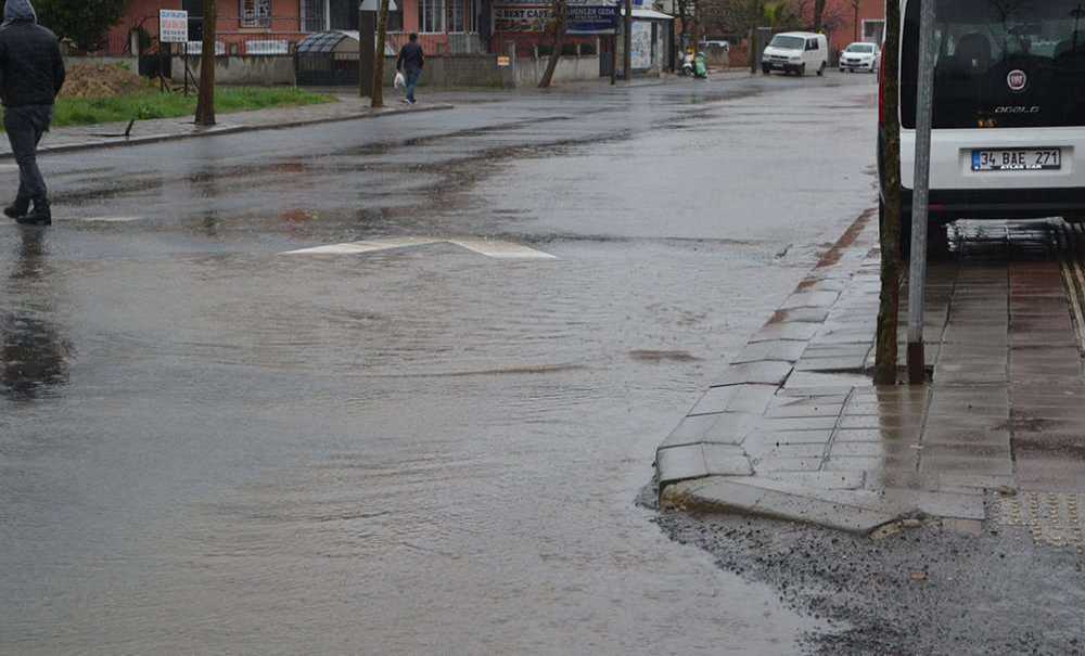 Çağlayan Sokaktaki Yol, Barajı Andırıyor