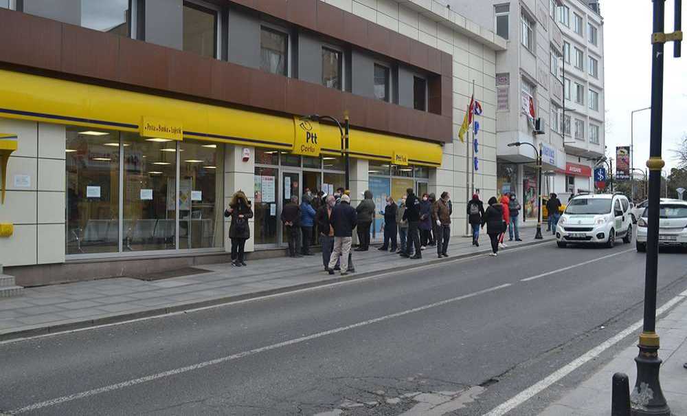 Korona Virüs Uzun Kuyruklar Oluşturdu