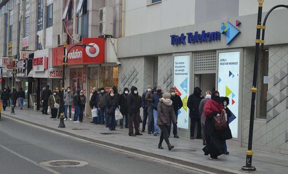 Korona Virüs Uzun Kuyruklar Oluşturdu