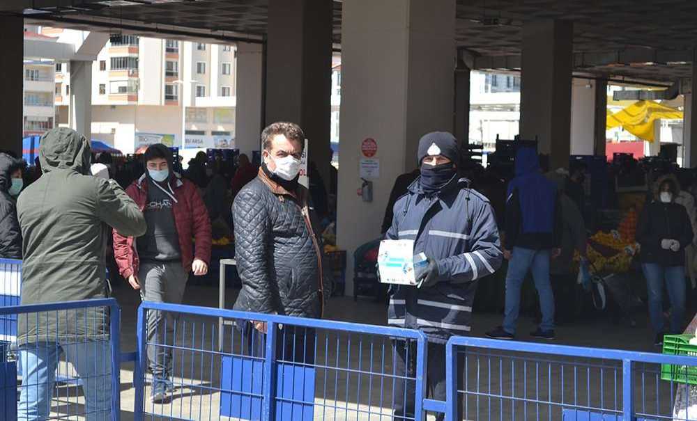 Çorlu Belediyesi Pazar Yerinde Maske Dağıttı
