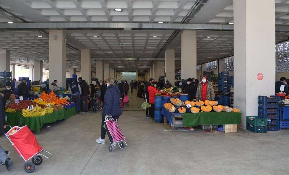 Çorlu Belediyesi Pazar Yerinde Maske Dağıttı