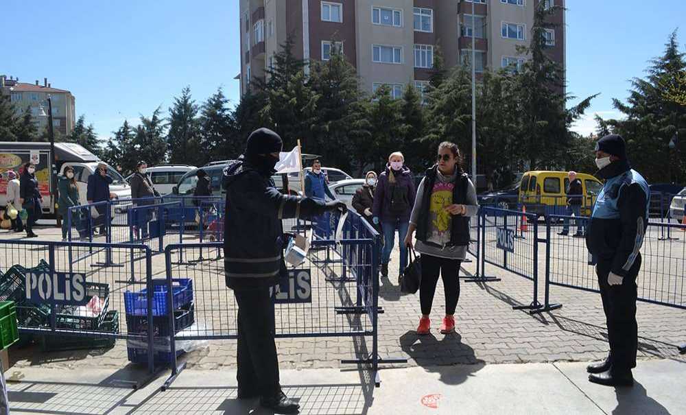 Çorlu Belediyesi Pazar Yerinde Maske Dağıttı