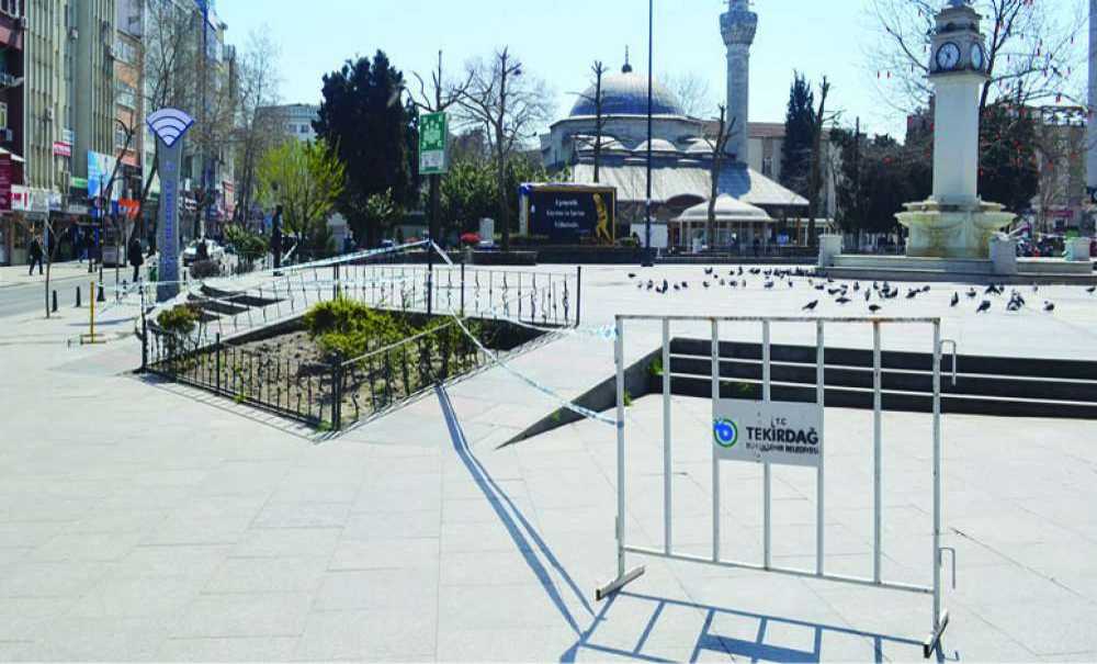 Çorlu'da Meydanlar Kapatıldı