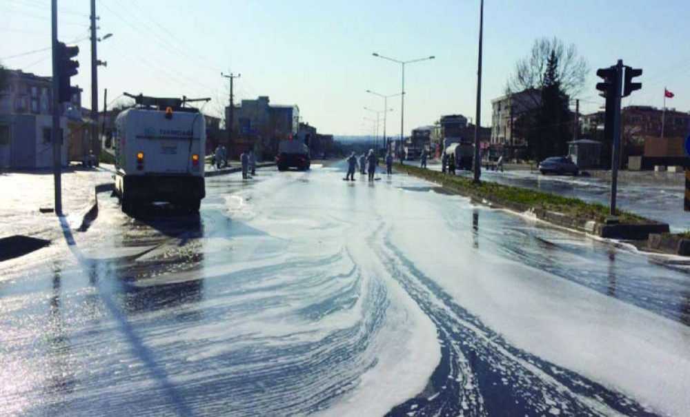 Edirne Caddesi Deterjanlı Suyla Yıkandı