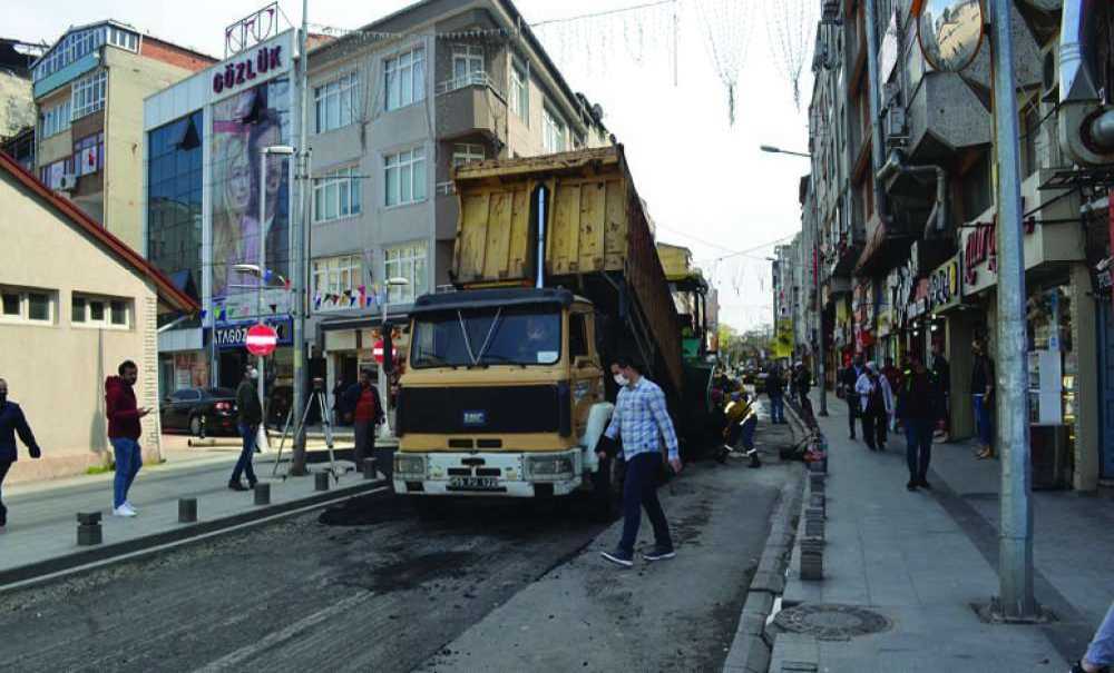 Kumyol Caddesi'ndeki Çalışmalar Devam Ediyor