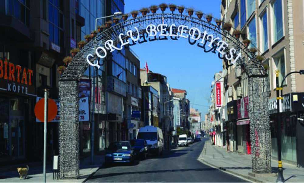 Çorlu Yasağa Uydu, Evinden Çıkmadı