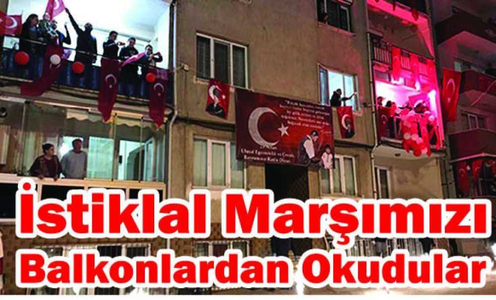 İstiklal Marşımızı Balkonlardan Okudular