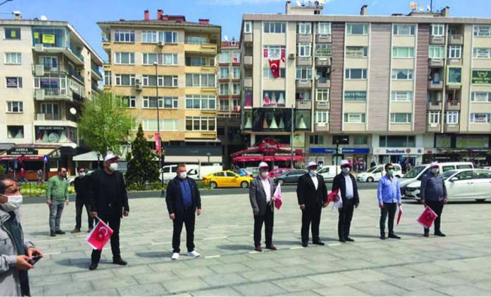 Hak-İş 1 Mayısta Atatürk Anıtı'na Çelenk Sundu
