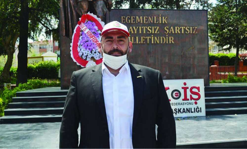 Hak-İş 1 Mayısta Atatürk Anıtı'na Çelenk Sundu