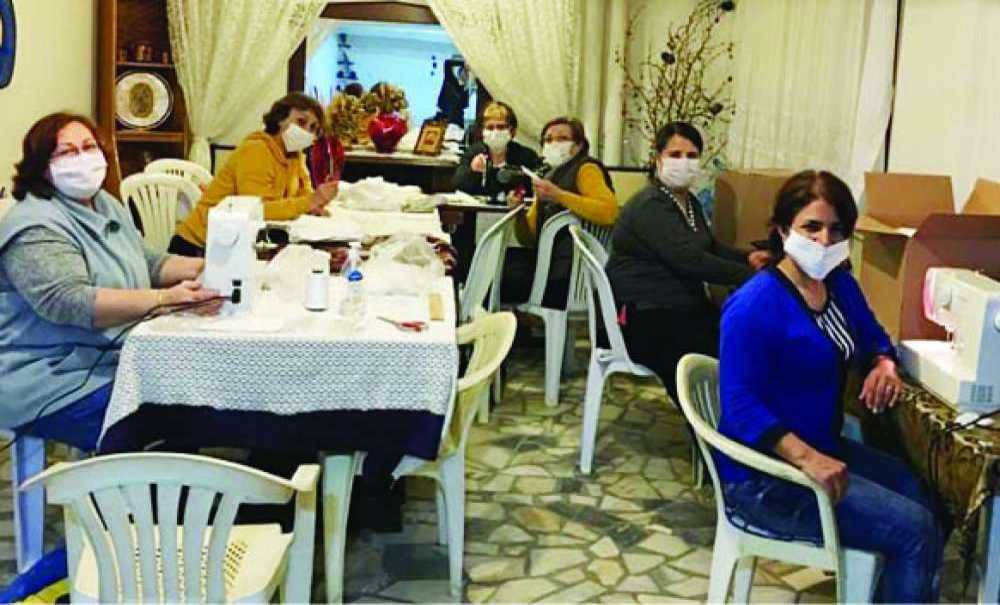 Kadınlar Maske Üretimini Sürdürüyor