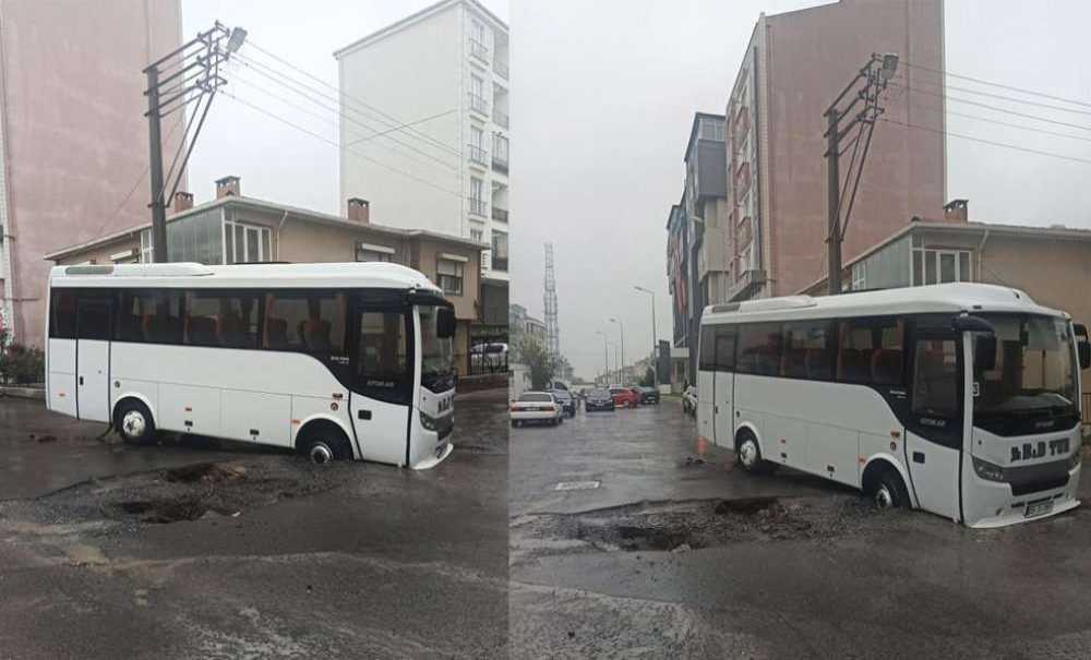 Sağanak Yağış Çorlu'da Çöküntülere Neden Oldu