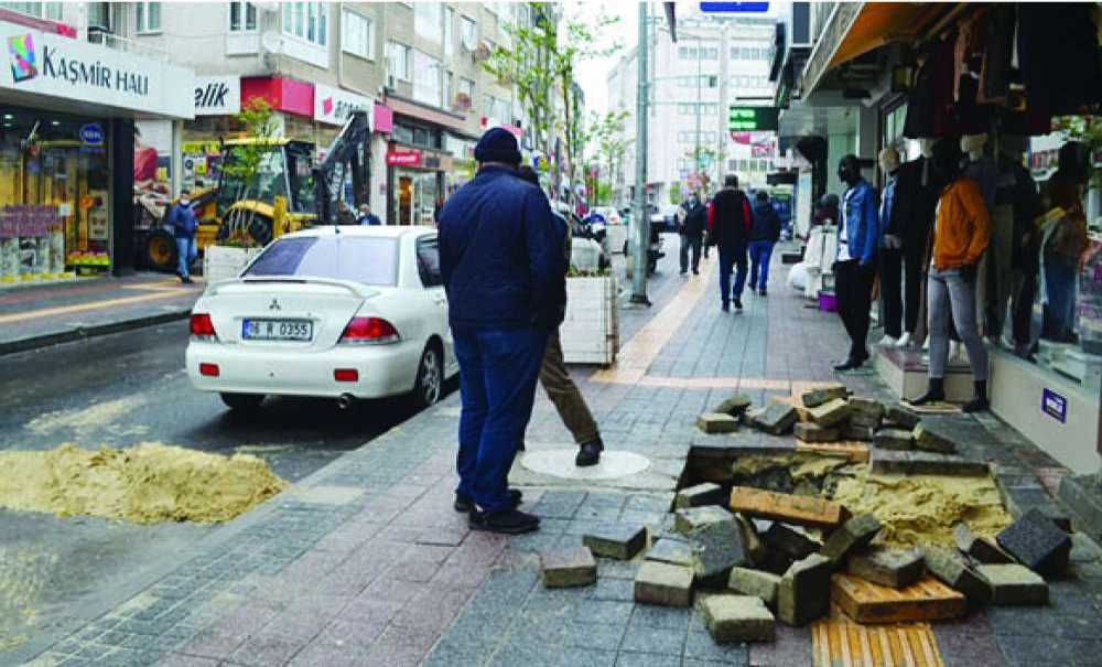 Teski Ekipleri Çöken Kaldırıma Müdahale Etti