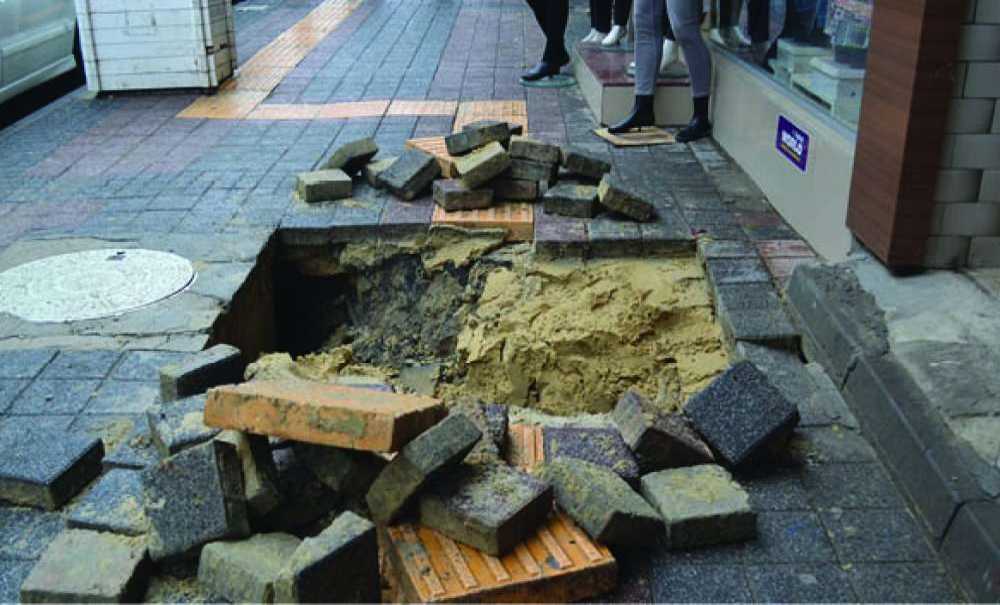 Teski Ekipleri Çöken Kaldırıma Müdahale Etti