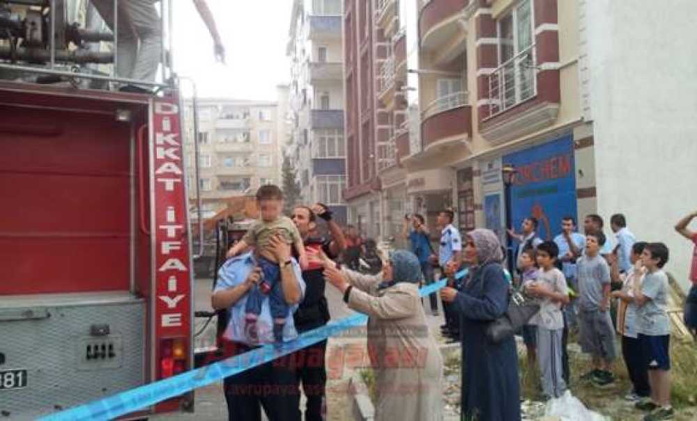 Yangında Mahsur Kalanları İtfaiye Kurtardı