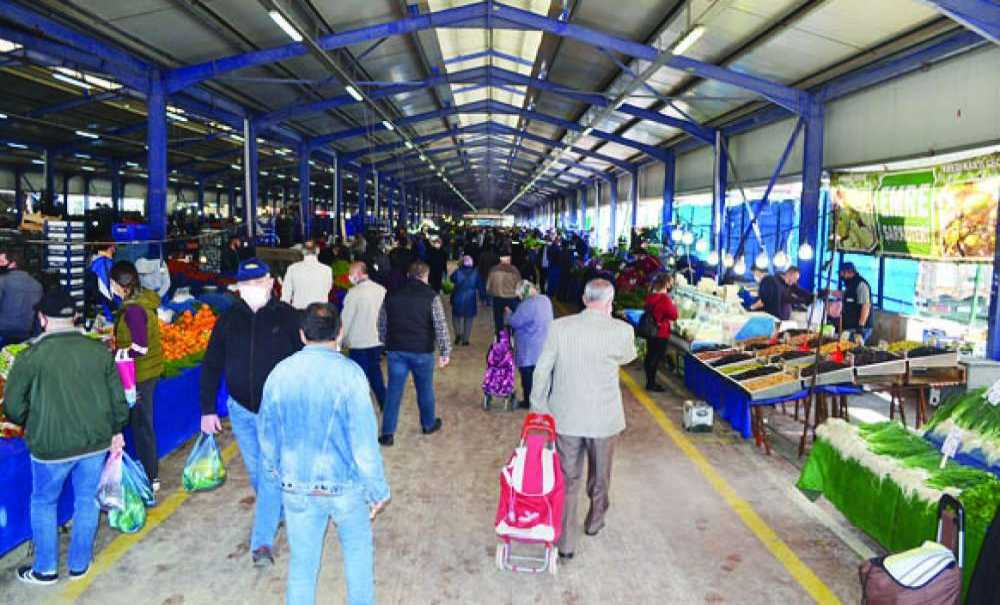 Pazar Yerlerinde Kalabalıklar Artıyor