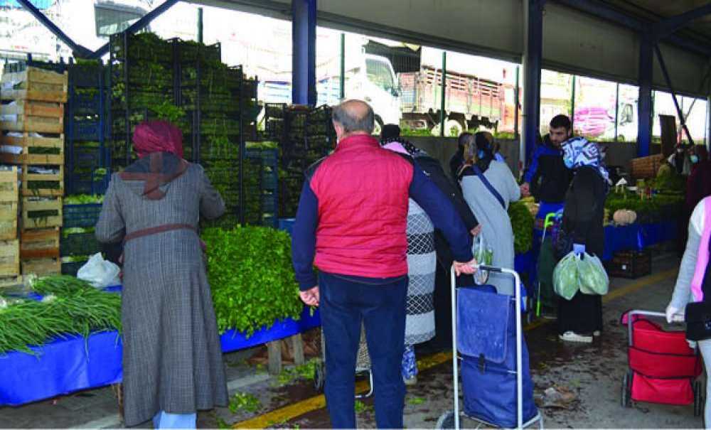 Pazar Yerlerinde Kalabalıklar Artıyor