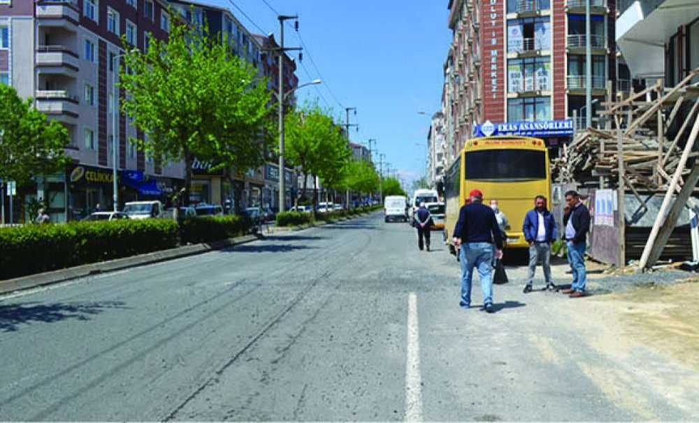 Atatürk Bulvarı'ndaki Yolun Durumuna Vatandaşlar Tepki Gösterdi