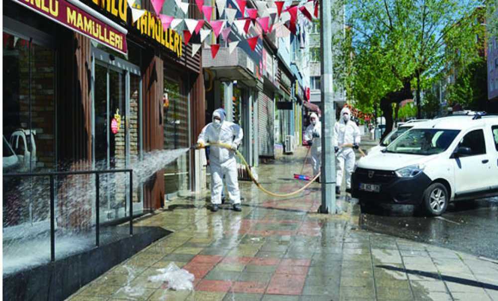 Şinasi Kurşun Caddesi Boydan Boya Yıkandı