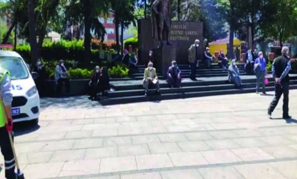 Aylar Sonra İlk Defa Sokağa Çikabildiler