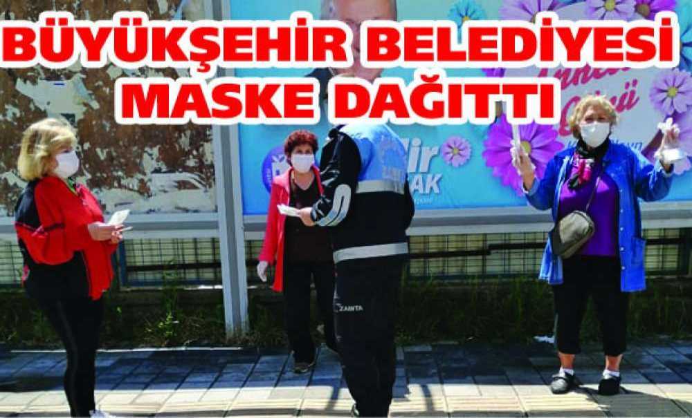 Büyükşehir Belediyesi Maske Dağıttı