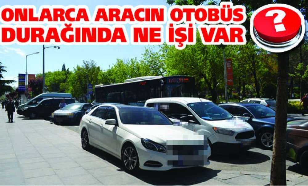 Onlarca Aracın Otobüs Durağında Ne İşi Var?