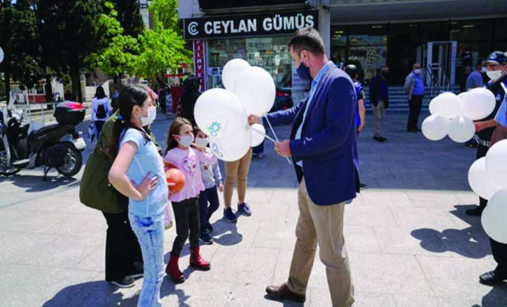 Çorlu Belediyesi Çocuklara Balon Dağıttı