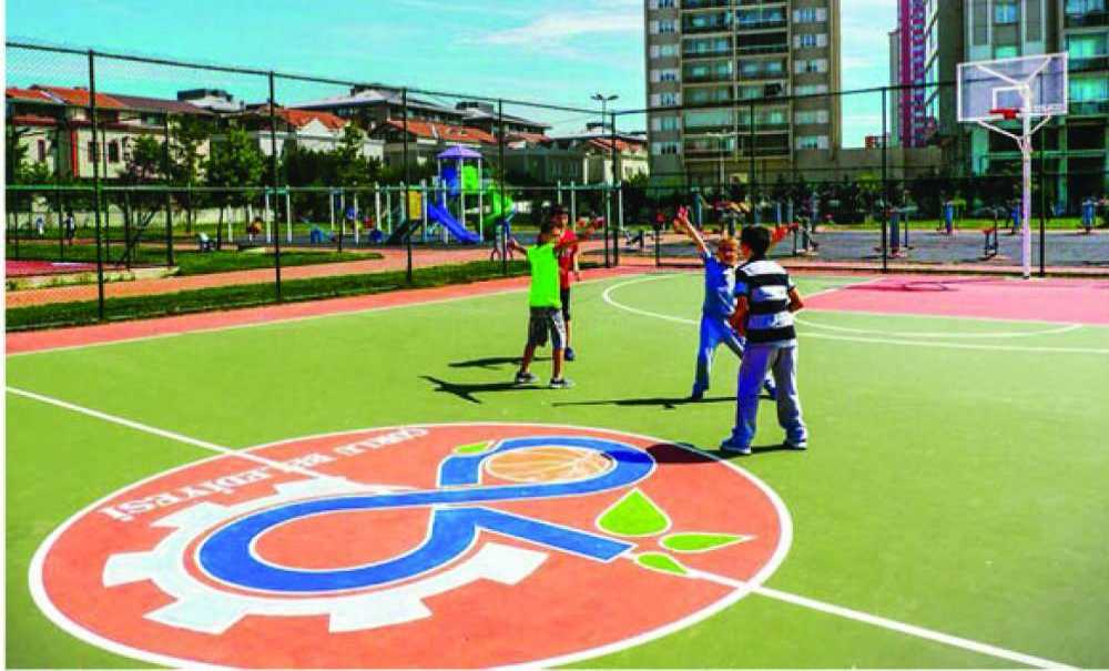 Maskelerini Takıp, Gönüllerince Eğlendiler