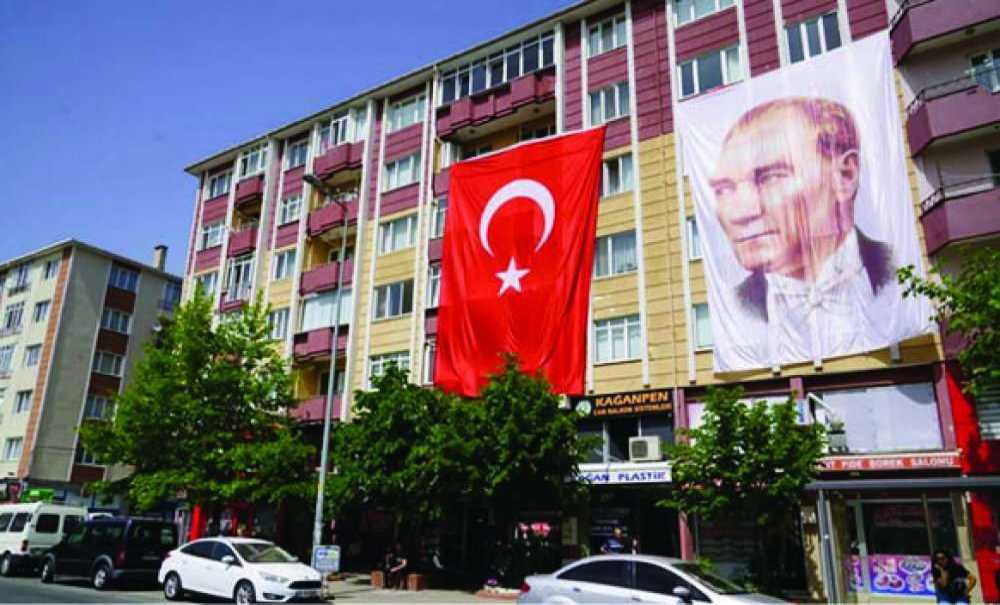 Caddeler Türk Bayraklarıyla Donatıldı