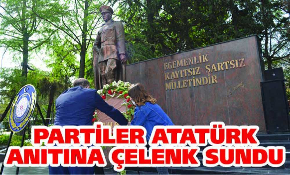 Partiler Atatürk Anıtına Çelenk Sundu