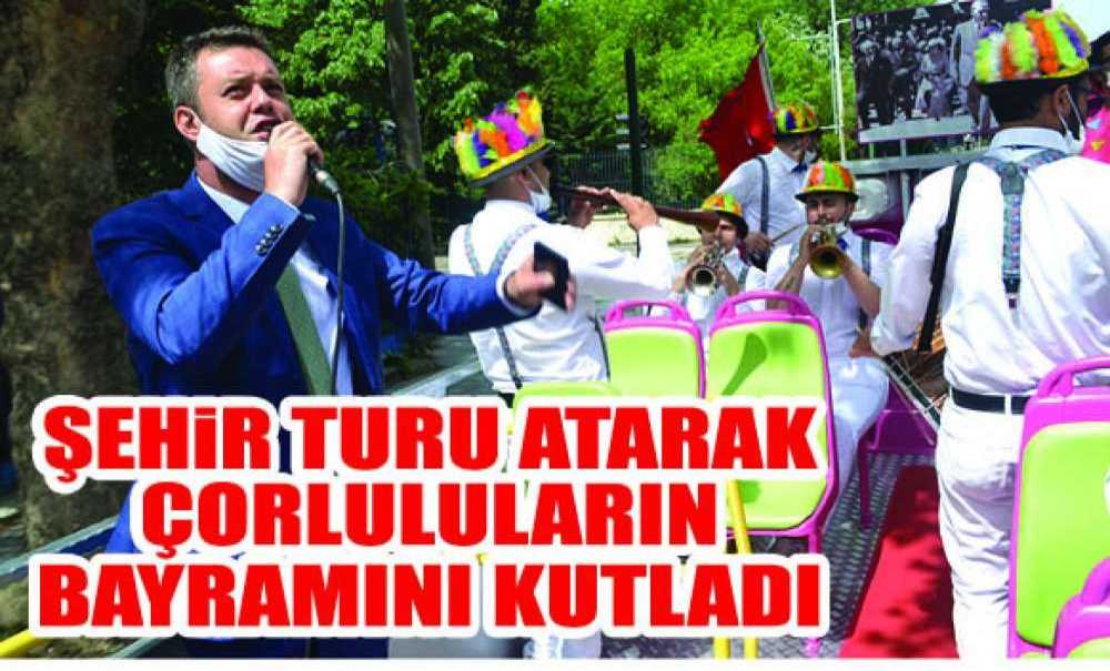 Şehir Turu Atarak Çorluluların Bayramını Kutladı