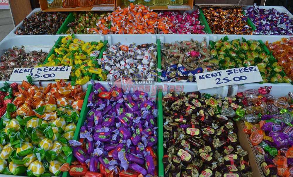 Şeker Ve Çikolatalar Raflarda Kaldı