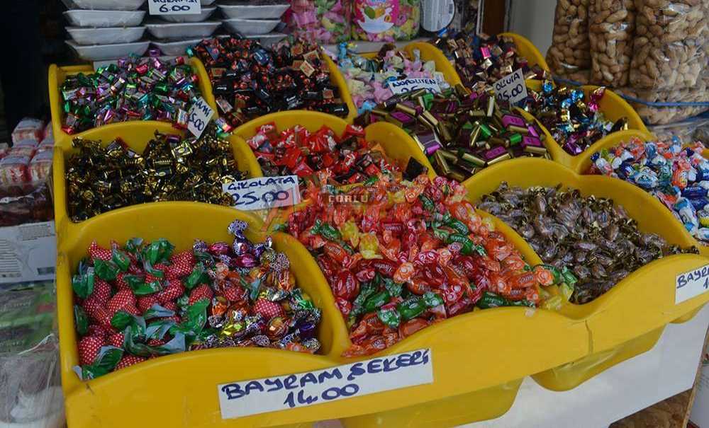 Şeker Ve Çikolatalar Raflarda Kaldı