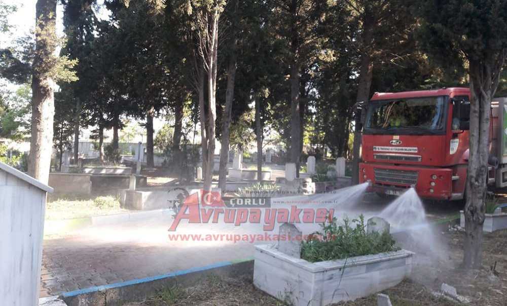 Mezarlıklar Bayram Ziyaretlerine Hazır Hale Getirildi