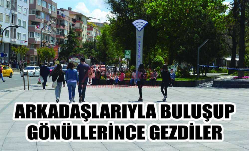 Arkadaşlarıyla Buluşup Gönüllerince Gezdiler