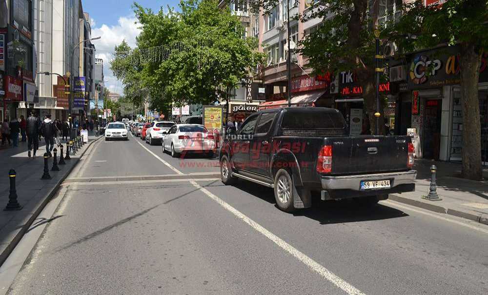 Bayram Öncesi Uzun Araç Kuyruğu Oluştu