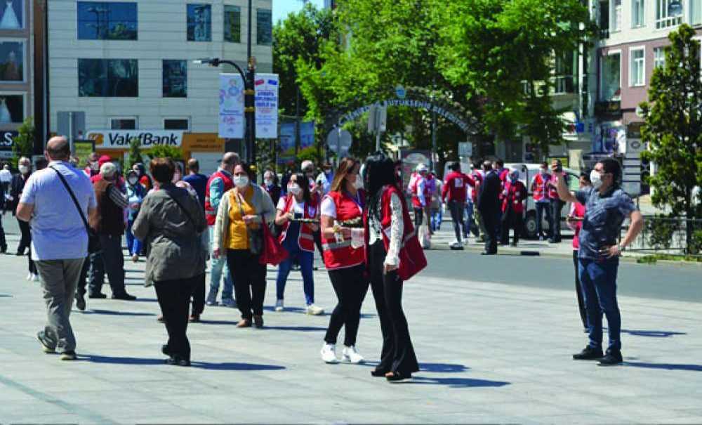 Kızılay'dan 65 Yaş Üstü Vatandaşlara İkram