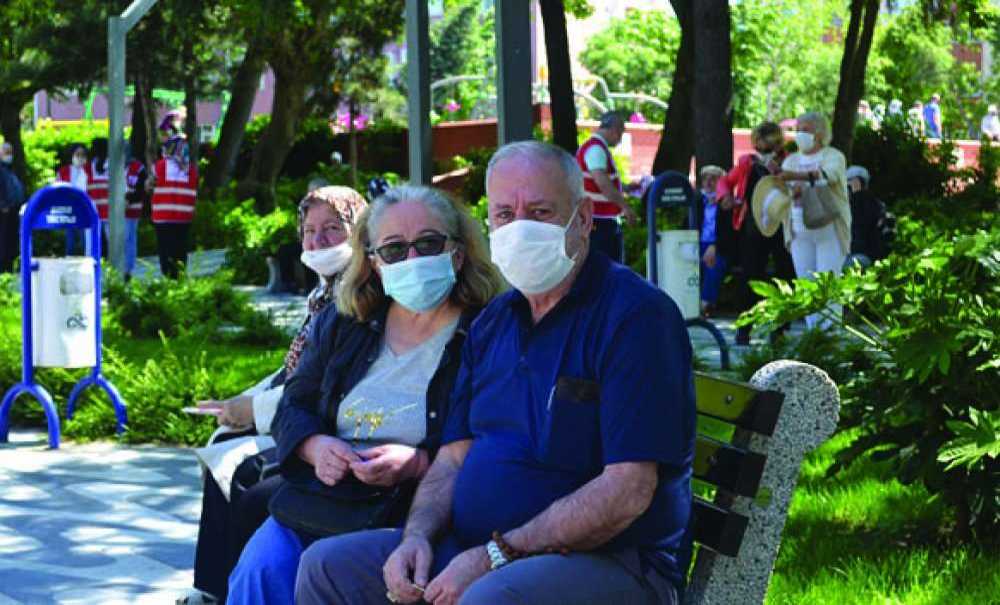 65 Yaş Üstü Vatandaşlar Sokağa Ne Zaman Çıkabilecek?