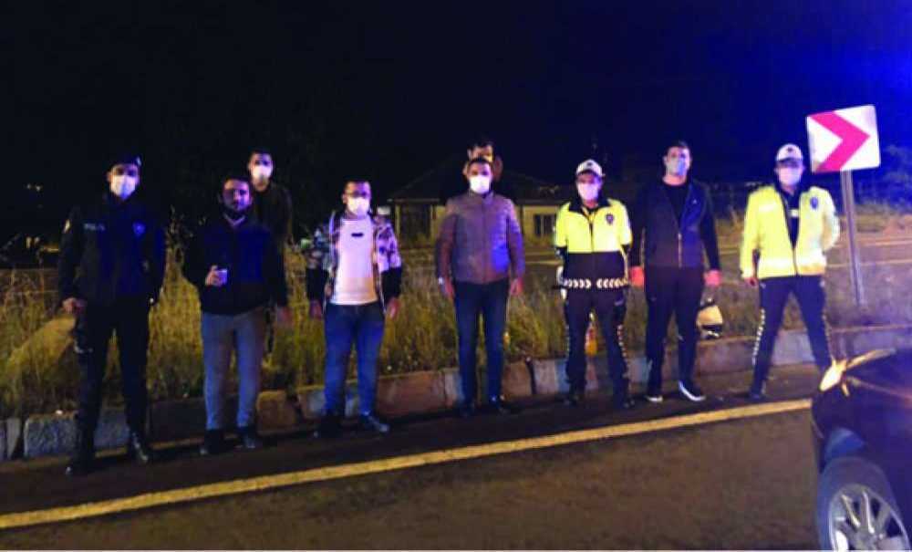 Gece Gündüz Çalışan Polislere İkramda Bulundular