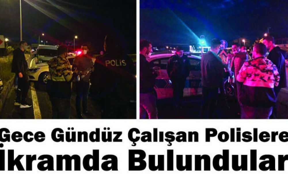 Gece Gündüz Çalışan Polislere İkramda Bulundular